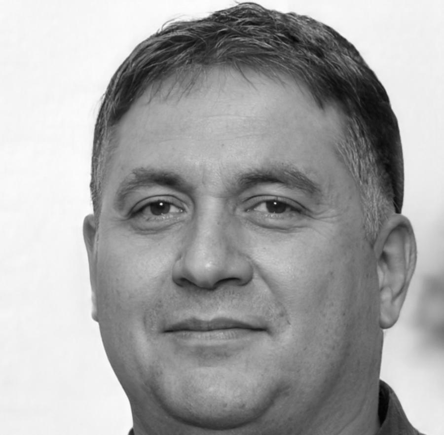 Portrait de Théodore Marineau, expert en analyse financière